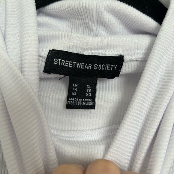 Ribbed White Turtleneck (XL) - Picture 3 of 3